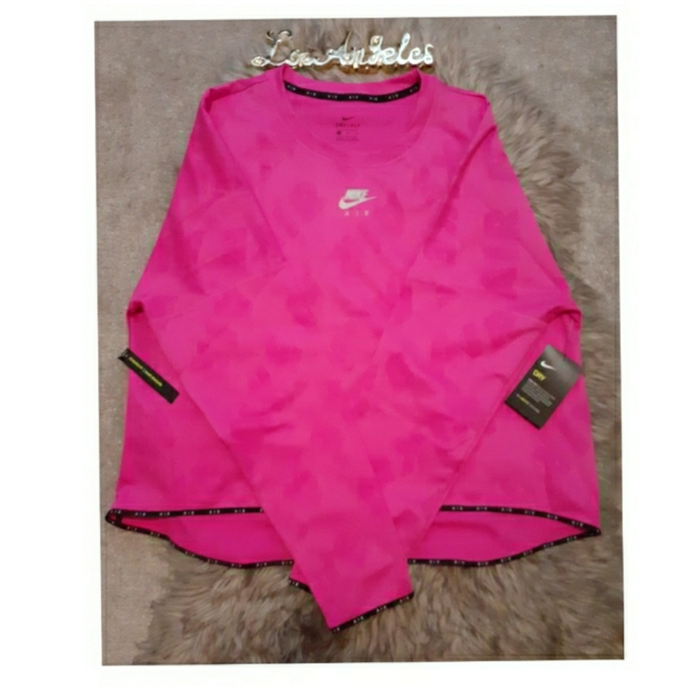 😍NWT Women's Nike Dri fit long sleeve top